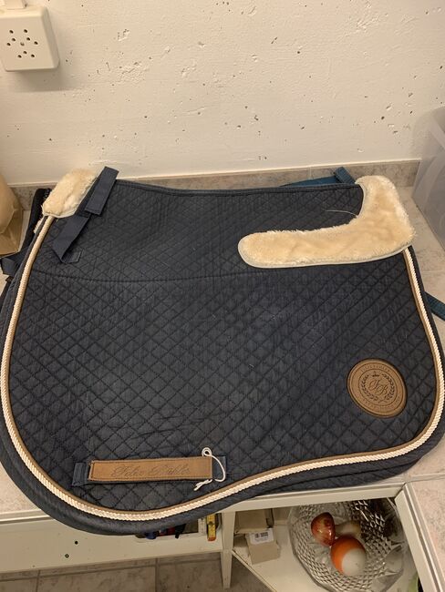 Schabracke mit Lammfell, Lüthi Christine, Dressage Pads, Füllinsdorf, Image 2