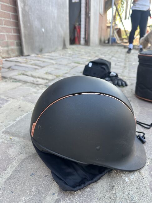 Samshield Swarovski almost new, Samshield Shadowmat, Danine Van de waterlaat, Riding Helmets, Eindhoven, Image 3