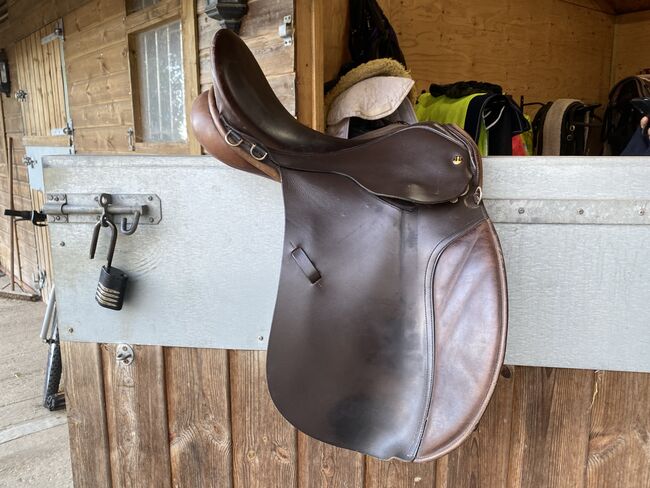 Sandringham jumping saddle, Sandringham, Nikki Hughes, Springsattel, Maidstone 