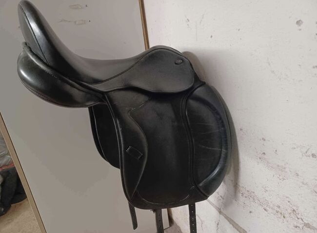 Santa Cruz Octavia 16” dressage saddle, Santa Cruz Octavia, Susanne, Dressursattel, Redsted