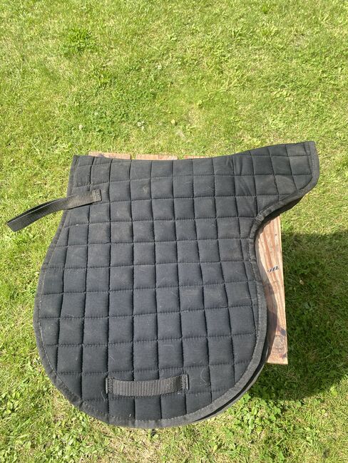 Satteldecke Schwarz Full, Maria - Sophie Schmidt, Schabracken, Garbsen