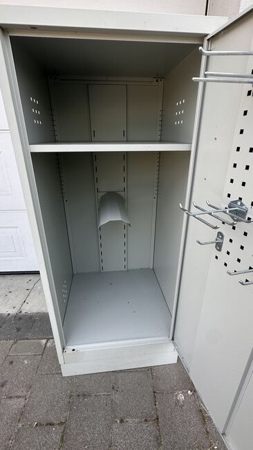 Sattelschrank, Sattelschrank, Elena, Sattelschrank / Bundeswehrschrank, Gottmadingen, Abbildung 3