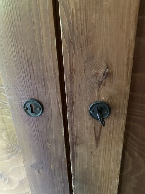 Sattelschrank (Für Westernsattel), Katharina Leis, Sattelschrank / Bundeswehrschrank, Schwarzenbach, Abbildung 6