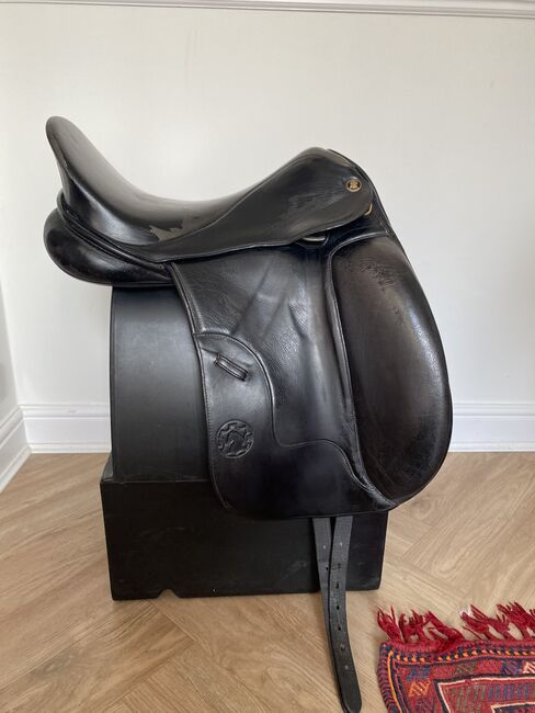 Sattlerei Hennig black dressage saddle 17.5 medium, Sattlerei Hennig, Kim, Siodła ujeżdżeniowe, Chelmsford, Image 2