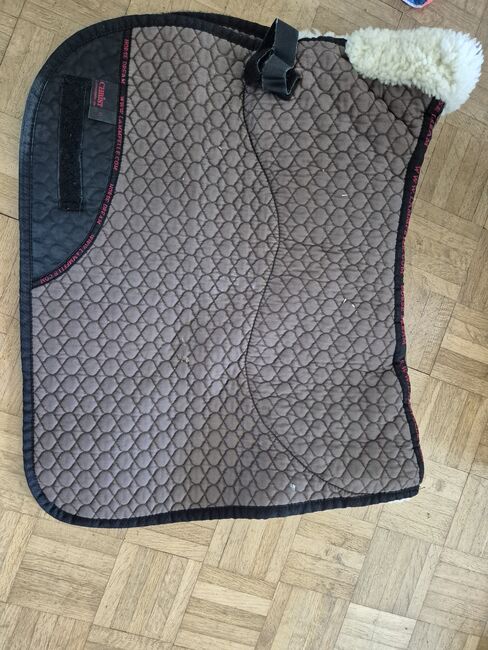 Schabracken mit Lamfell, Tamara O., Schabracken, Windisch, Abbildung 7