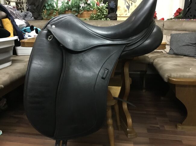 Schleese Sattel, Schleese Heike Kemmer, Petra Webinger, Dressage Saddle, Täferrot