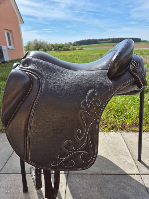 Schulsattel Jerez MRS ohne vordere Galerie mit neuem Lammfell, Ludomar MRS Potrera, Eli, Baroque Saddle, Königsmoos