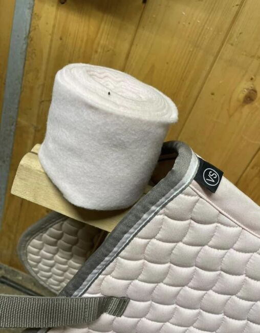 Verkaufe einiges an Pferde Zubehör, Eskadron , Celine Birnecker , Dressage Pads, Jois, Image 2