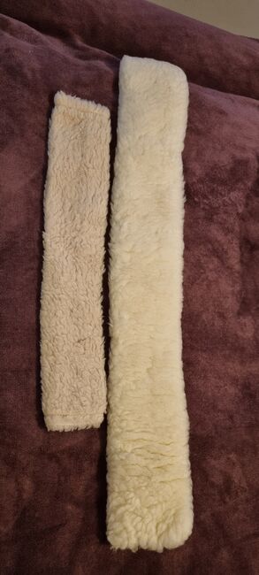 Sheepskin girth sleeves, Catriona Hunter , Sattelgurte, Whitburn