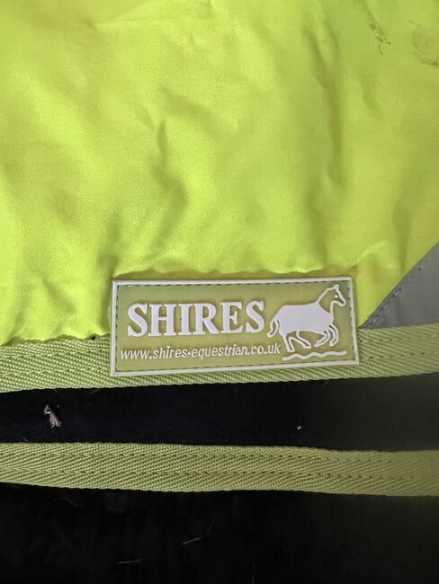 Shires Hi Viz Waterproof Ride on Sheet, Sally Mellish, Derki dla konia, Chesterfield, Image 2