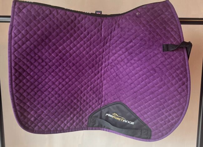 Shires Performance Arma Lite Suede Saddlecloth Plum 17”-18”, Shires Arma Lite, Kayleigh, Andere Pads, Warrington