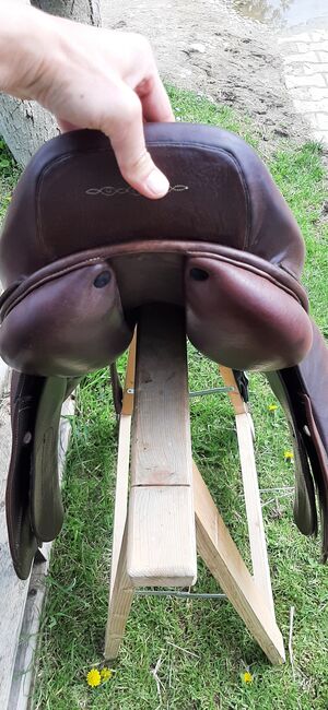 Kurzer brauner Springsattel mit Ledersattelgurt, Maresa, Jumping Saddle, Pfullingen, Image 6