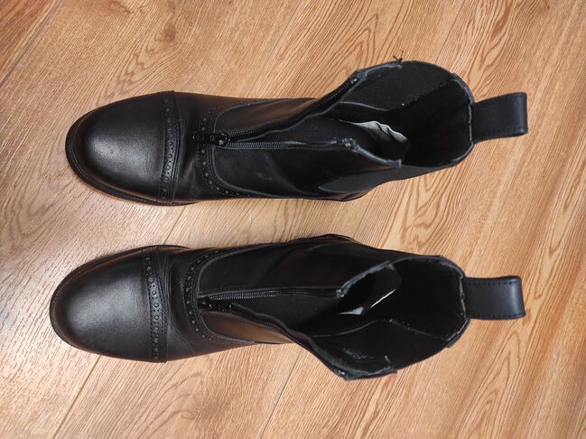 Short Riding Boots, Babu Alookaran , Oficerki jeździeckie, Sligo