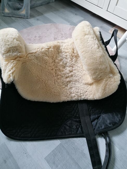 Showmaster Lammfellsattel, Showmaster, Jacquelin Sept, Lambskin Pad, Remscheid, Image 2