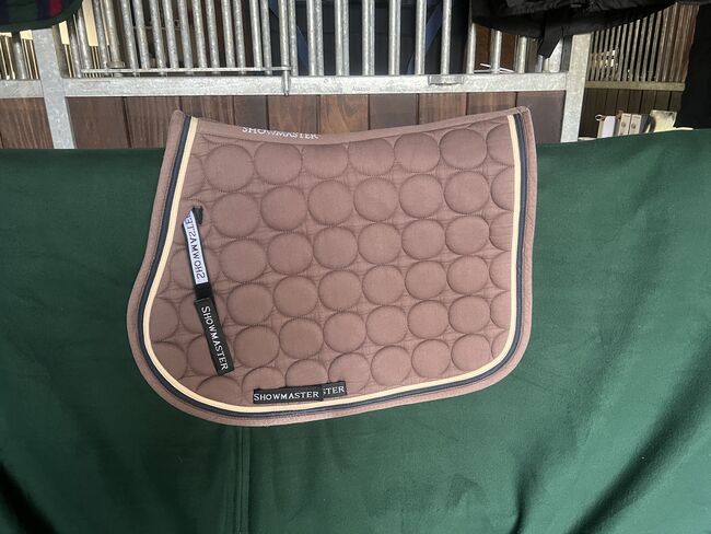 SHOWMASTER VS Schabracke, WB, braun mit schwarz-goldener Bordüre, SHOWMASTER, Gaby Lais, Dressage Pads, Malsburg-Marzell