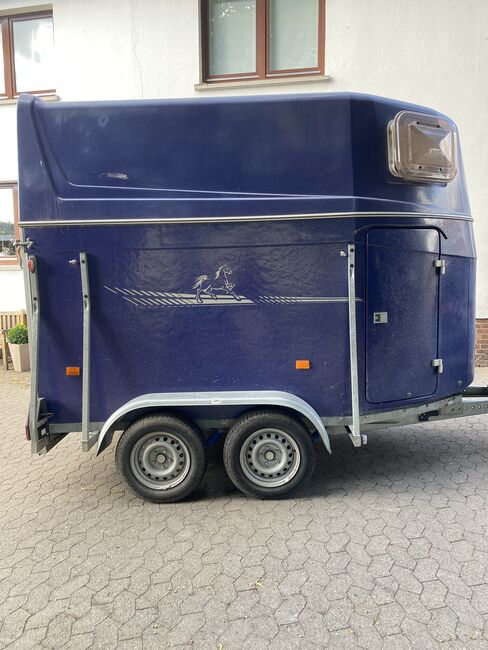 Siemsglüss Pferdeanhänger Blau-Glitzer mit Sattelkammer, Siemsglüss  Pferdeanhänger 2000 kg TÜV 12/2023 mit Sattelkammer , Erika , Horse Trailers, Ammensen 