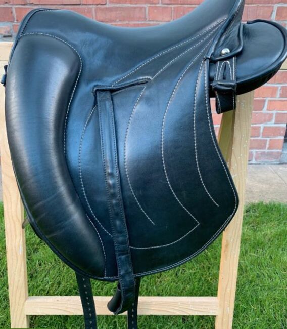 Signum Omega Lotus Masssattel, 17 Zoll, Signum Omega Lotus, Koppangela@web.de, Dressage Saddle, Hohentengen, Image 2