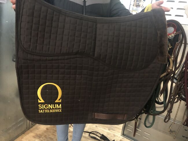 Signum Satteldecke braun, Signum Sattelservice Satteldecke braun, Daria Bittner, Dressage Pads, Wesseling, Image 2