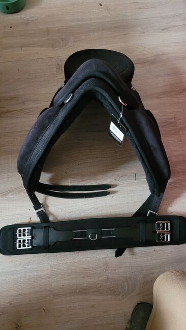 Baumloser Sattel HKM 18", HKM, Maruschka Hofer , Bezdrzewne siodło, Hamburg