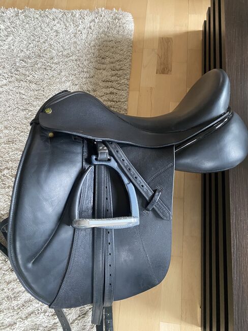 Magnus Wehrheim Dressursattel 18 Zoll Maßsattel wie neu, Elmar, Siodła ujeżdżeniowe, Oberkotzau