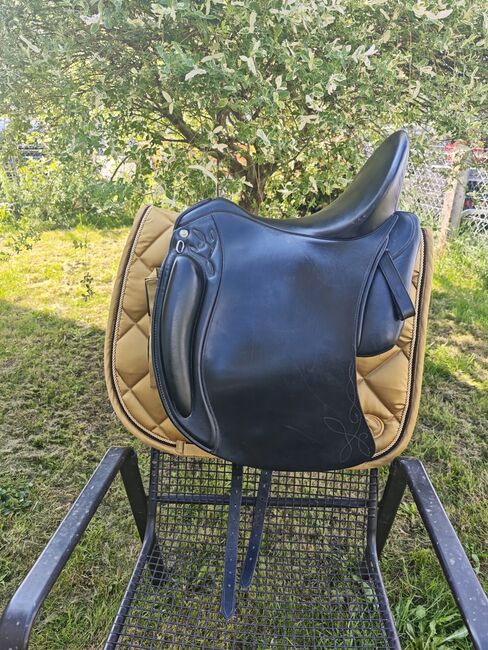 Iberosattel Amazona Dressage Comfort 3000  17,5 Zoll, Iberosattel Amazona Dressage Comfort 3000 , Nadine Semrau, Siodło barokowe, Kreuzlingen