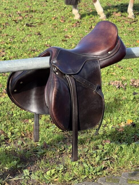 Reitsattel LABELLE SPRINGEN KW 33 Sitzfläche 17.5", LABELLE, Maya (Swisshorseshop), Siodła skokowe, Frauenfeld, Image 2