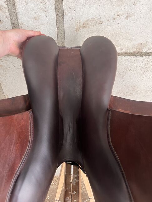 Springsattel Equiline 17 Zoll 2 Jahre alt, Equiline  E5 + extra Ausstattung , Jessica , Siodła skokowe, Achern , Image 4