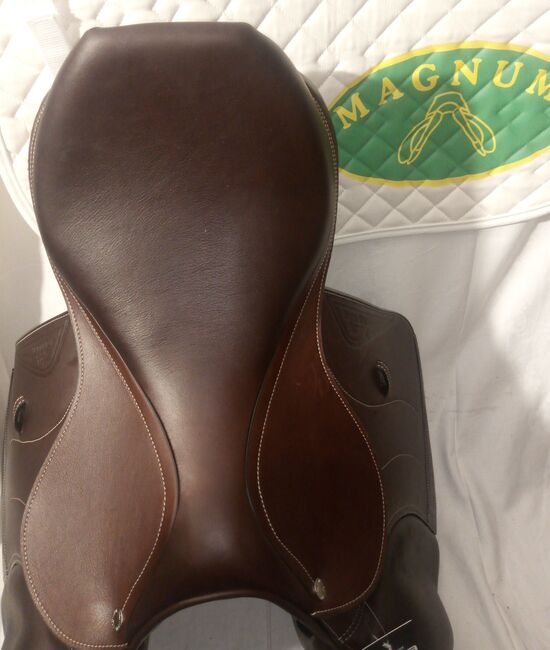 Springsattel Equiline E 4 neu 17", Equiline  E 4 , Tassilo Rathjen  (Magnum Reitsport ), Siodła skokowe, Schönkirchen , Image 2