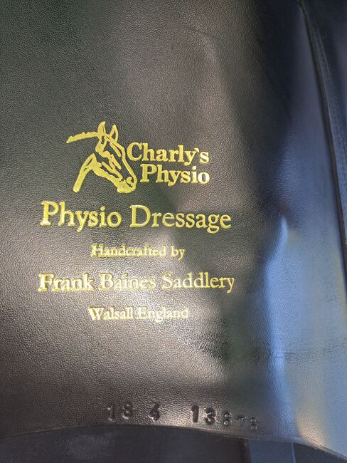 Charlys Physio Dressursattel Klettpausche, Charlys Physio ( Physiotherapeut Carly Vanderoemme), hergestellt von der Sattlerei Frank Baines (GB) Dressursattel Monoblatt, Chris, Siodła ujeżdżeniowe, Knittlingen, Image 9