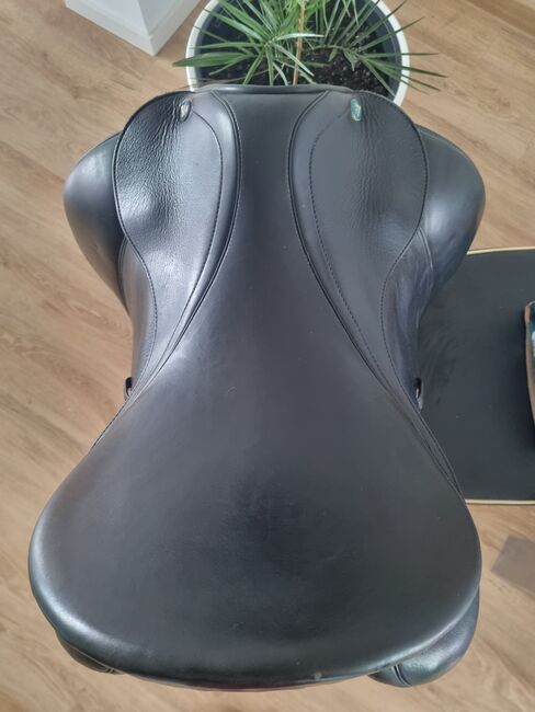 Neuwertiger Prestige Modena 17“(17,5) Dressursattel mit doubliertem Leder, Prestige  Modena, Saskia Nowottny , Siodła ujeżdżeniowe, Poppenhausen , Image 12