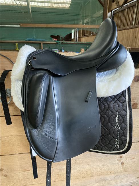 Dressursattel Handgefertigt 18 Zoll mit echter Schafswolle, Anke Just  Dressage By Sankey Saddlery, Lemke Nina , Siodła ujeżdżeniowe, Helmstadt-Bargen