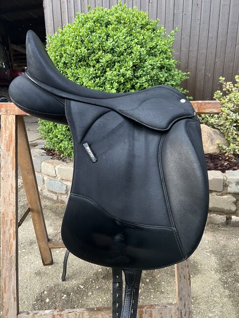 Wintec Contourbloc Dressursattel 18“, Wintec , Julia Krings, Siodła ujeżdżeniowe, Heinsberg