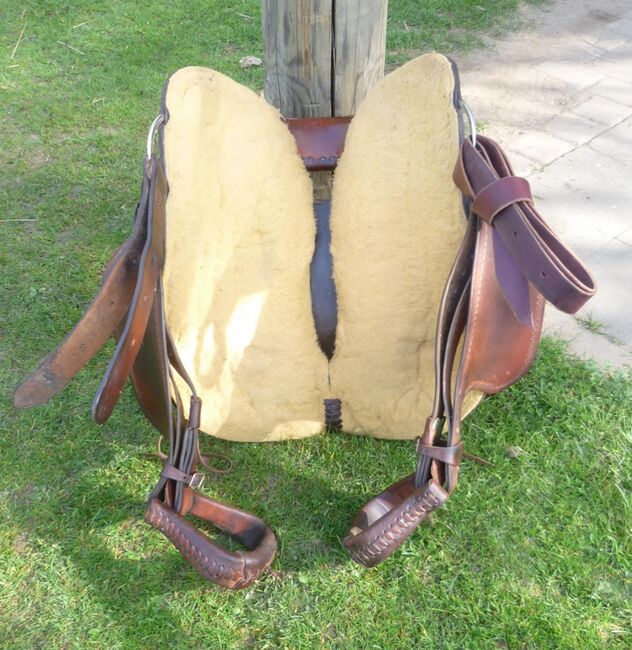 Westernsattel Crates Trail Basic FQ 15.5 braun gerader Pferderücken, Crates Leather Company Trail Basic, Reitartikelbörse (Reitartikelbörse - Onlinevertrieb für Wanderreiter), Siodło westernowe , Grevenbroich, Image 17