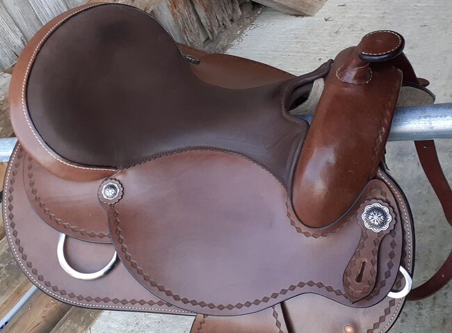 Westernsattel von AK Saddlery, AK Saddlery  Modell 81 mit einem S3 Baum dunkelbraun mit Raute Passform XFQ 60cm Länge, Mona, Siodło westernowe , Furth im Wald , Image 4