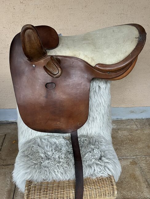 Schmuckstück: Eleganter Damensattel aus Lissabon, Nicola Danner, Baroque Saddle, Wielenbach