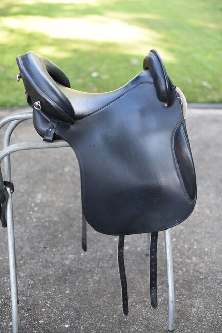 Sommer Iberosattel - Black Leather Dressage Saddle - EXCELLENT CONDITION, Sommer Iberosattel, Rebecca Tan, Dressage Saddle, Chesapeake, Image 5