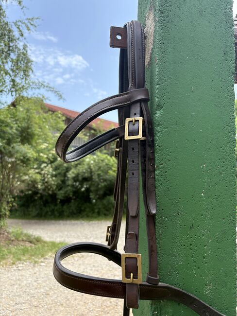Spanische Trense braun in Warmblut mit goldenen Beschlägen, Lara , Bridles & Headstalls, Zolling, Image 2