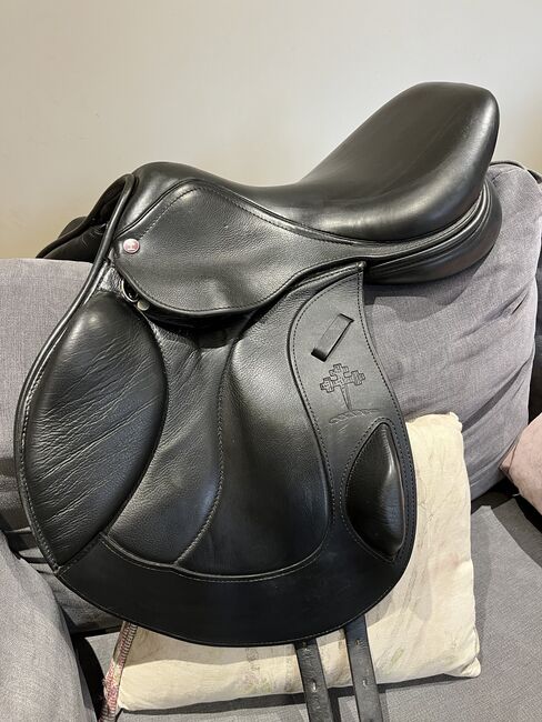 Spalding Event saddle Medium 17.5” Black, Spalding international  Event Monoflap , Laura Lindsay, Jumping Saddle, Morpeth, Image 3