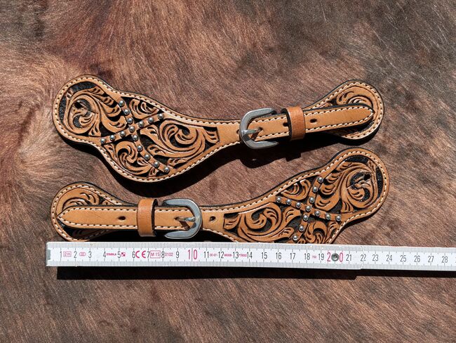 Sporenriemen mit Verzierungen, Barbara Morgenroth , Spurs & Spur Straps, Scheßlitz, Image 2