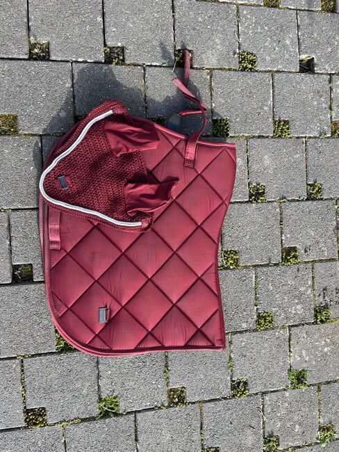 Springschabracke mit Fliegenohren, Felix Bühler , Elena Link , Dressage Pads, Urbar 