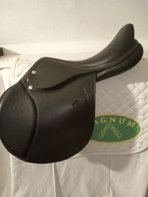 Springsattel Equiline E 5 neu mit 17" Sitzfläche, Equiline  E 5, Tassilo Rathjen  (Magnum Reitsport ), Jumping Saddle, Schönkirchen , Image 7