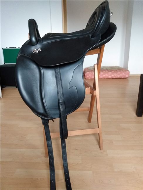 Startrekk Delfin, Deuber&Partner, Christina Fuchs, Treeless Saddle, Maroldsweisach, Image 2