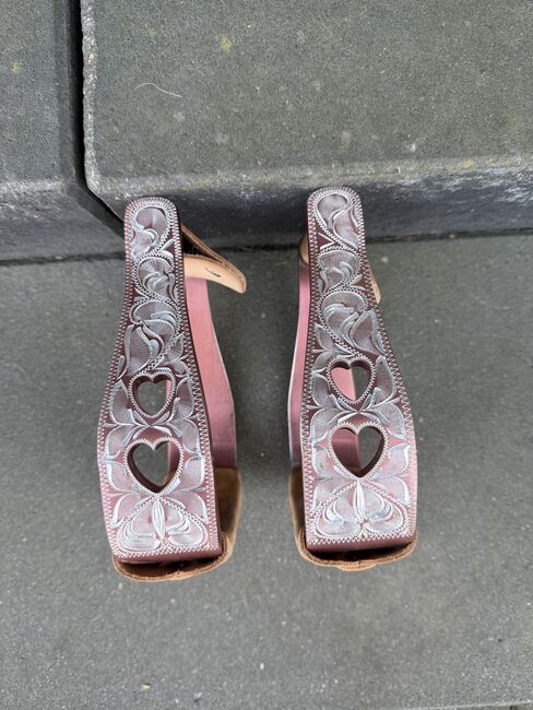 Stirrups Aluminum Showman, Showman Heart rose , Lea-Louisa Rades-Lubienetzky, Saddle Accessories, Bad Oeynhausen