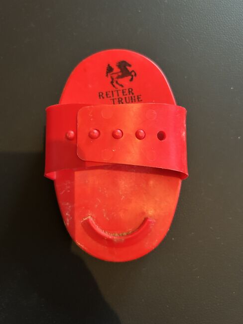 Striegel von Reiter Truhe, rot, neu, Lisa, Grooming Brushes & Equipment, Frickenhausen