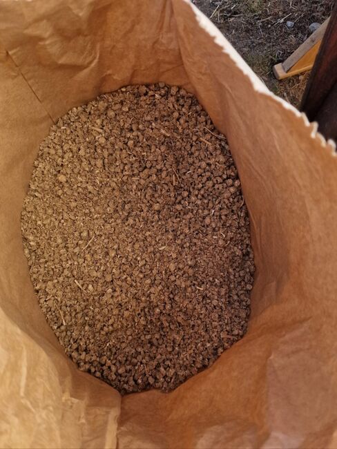 Strohpellets, Denise Stöckholzer, Heu & Stroh, Matrei am Brenner