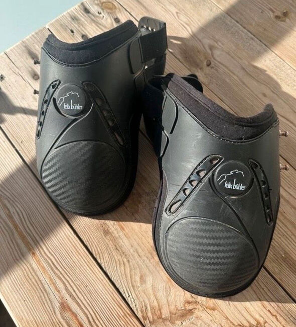 Streichkappen, Felix Bühler , Celine, Tendon Boots, Drensteinfurt