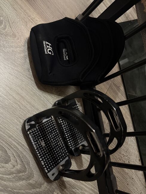 Steigbügel + Schoner, Leonie Sophie Gensbichler , Siodło akcesoria, Wien  