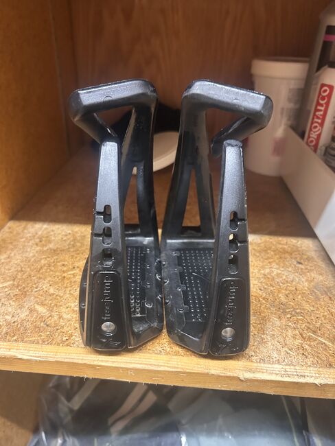 Steigbügel Soft Up Lite, Sicherheitssteigbügel, Freejump Soft Up Lite, Lina Hösli, Siodło akcesoria, Richterswil 