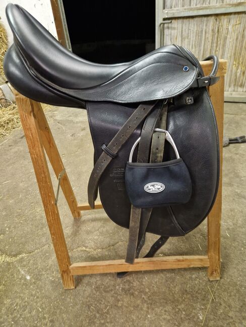 Stübbe Dressursattel Aramis de Luxe Equisoft Sitz: 17,5, Stübben Aramis de Luxe Equisoft Sitz: 17,5, Desiree koch , Dressage Saddle, Geislingen , Image 2