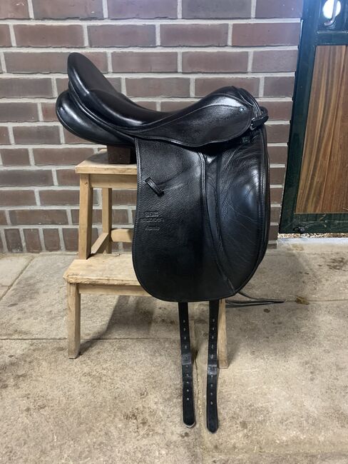 Stübben Dressursattel Aramis 17,5“, Stübben  Aramis Deluxe, Sandra Wacker, Dressage Saddle, Nordkirchen